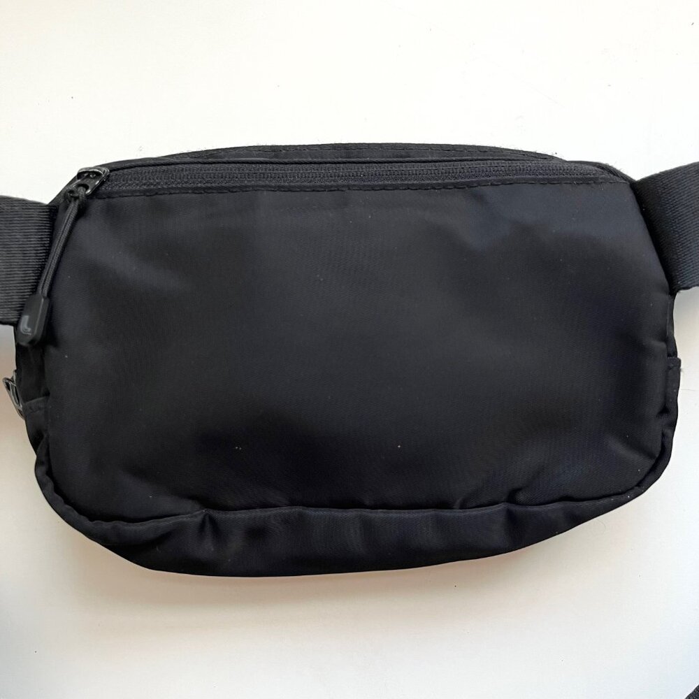 Lolë Belt Bag | Black - Picture 5 of 8